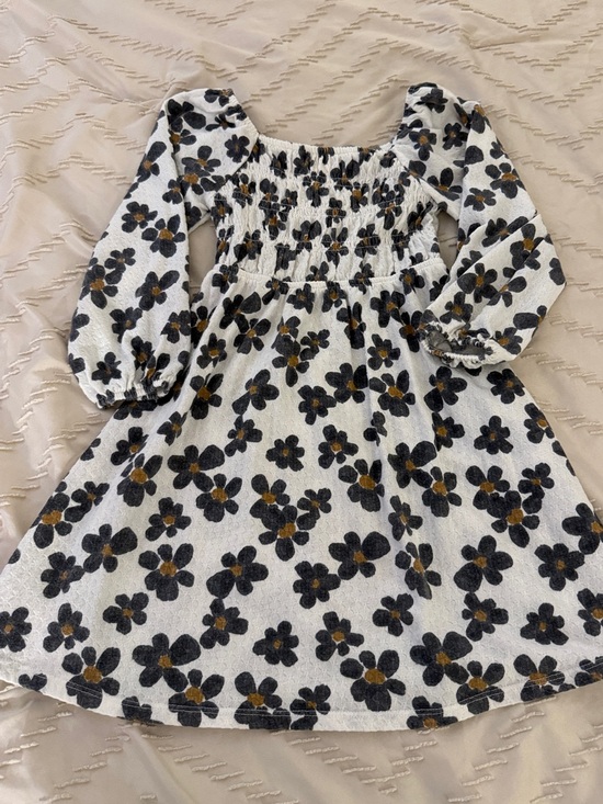 jumping beans Other - Girls White Floral Smocked Dress with Puff Sleeves
